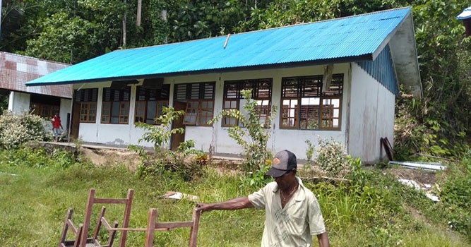 Dua RKB Dan Satu Ruangan Kantor SD Negeri Perea Tengah Direhab