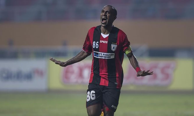 Boaz Solossa Tunggu Kepastian Kontrak Persipura