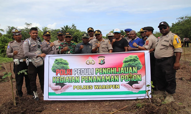 Peduli Penghijauan Polres Waropen Lakukan Penanaman Pohon.