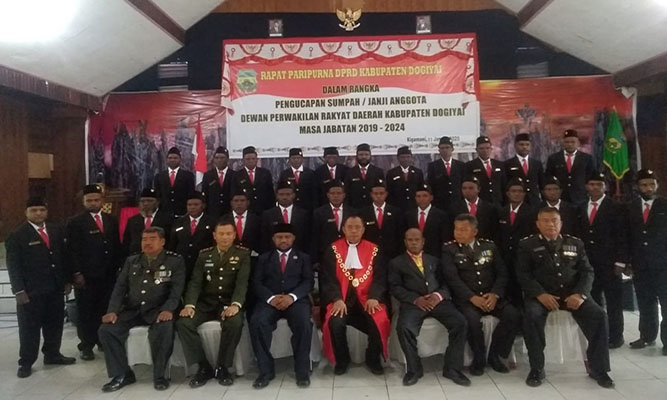 25 Anggota DPRD Kabupaten Dogiyai Resmi Dilantik