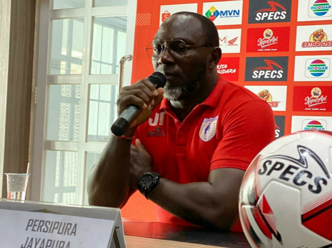 Pelatih Jacksen F Tiago Target Menang di Kandang Persebaya