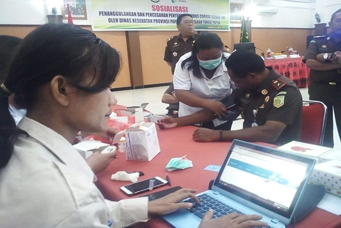 Cegah Penyebaran Virus Corona Kejati Papua Periksa Darah