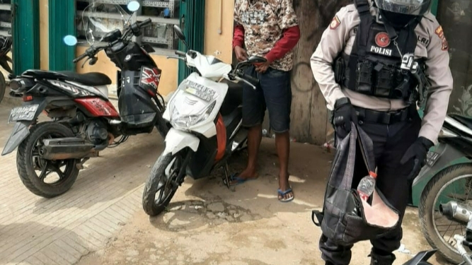 Polisi Amankan Miras Jenis Sopi di Pasar Wamanggu
