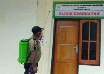 Cegah Corona, Klinik Kesehatan KONI Papua Bagi-bagi Hand Sanitizer