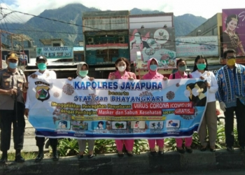 Polres dan DPRD Kabupaten Jayapura, Bagikan 1000 Masker