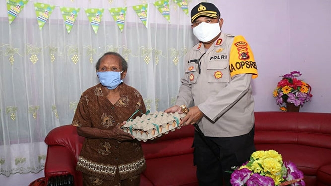 Kapolresta Berikan Bantuan Sembako Kepada Pensiunan Polri