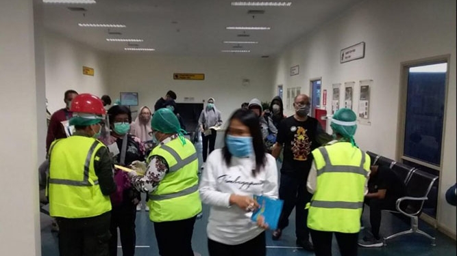 106 Penumpang Baru Tiba Di Timika Akan Diperiksa Covid-19