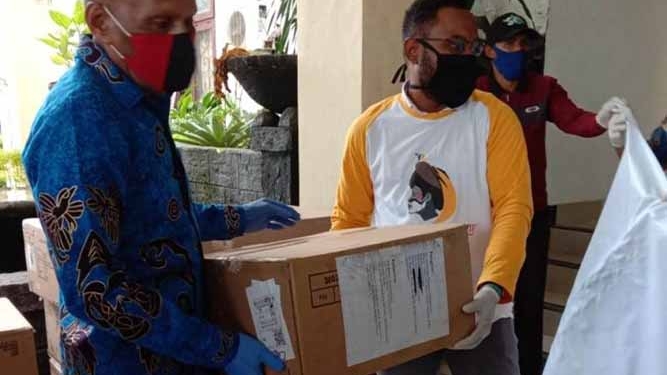 Pemkot Jayapura Terima APD Dari PMI