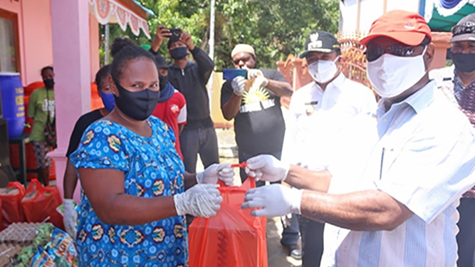 483 KK di Kampung Nafri Terima Sembako