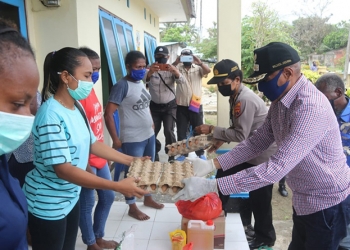 Wali Kota Salurkan Bantuan di Distrik Muara Tami
