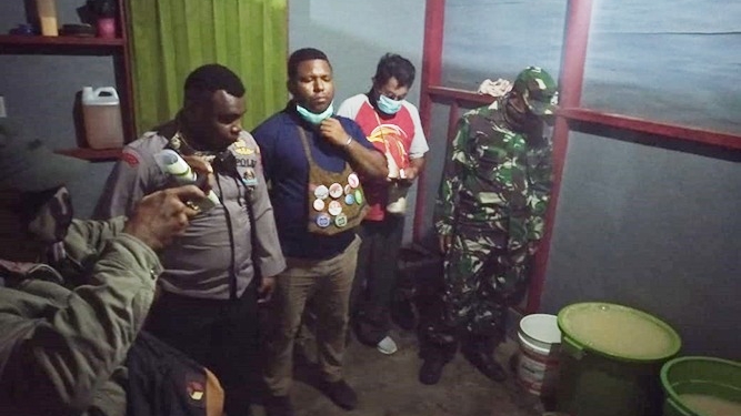 Jual Miras Ilegal, Tiga Pria Diamankan Polisi