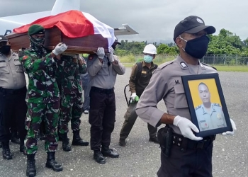 Jenazah Brimob Korban Penganiayaan OTK Tiba di Serui