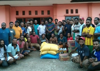 Ketua DPR Tolikara Kunjungi Mahasiswa dan Beri Bantuan