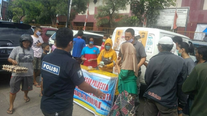 Polresta Jayapura Gelar Bazar Murah Penjualan Telur