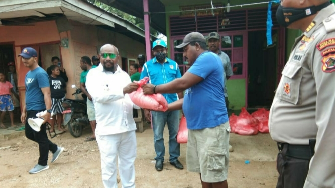 Pemda Merauke Bagi 3.500 Paket Sembako