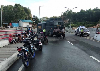 Nekat Balap Liar di Jembatan Youtefa, Puluhan Remaja Diamankan Polisi