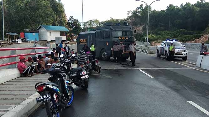 Nekat Balap Liar di Jembatan Youtefa, Puluhan Remaja Diamankan Polisi