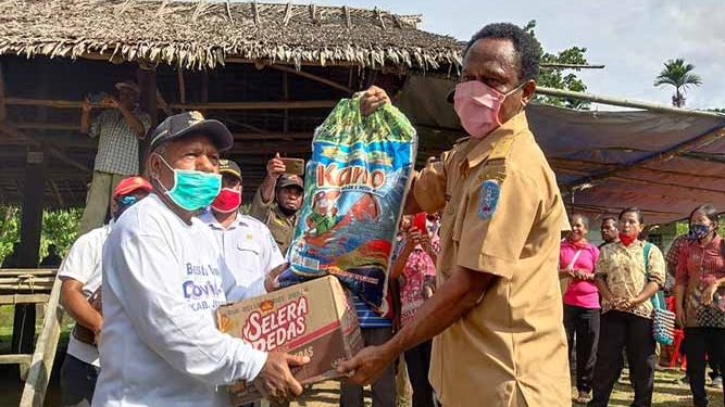 Bupati Salurkan Bama Dan ADK 100 juta 139 Kampung dan 5 Kelurahan