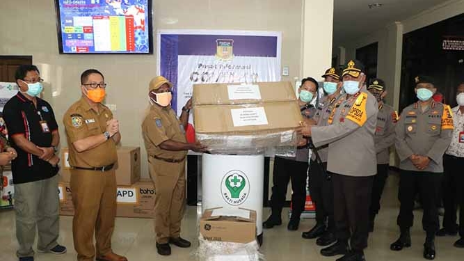 RS Bayangkara Terima Bantuan Alkes Covid-19 Dari Pemprov