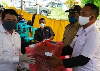 Bupati Keerom Salurkan Bantuan Bama ke 19ribu KK