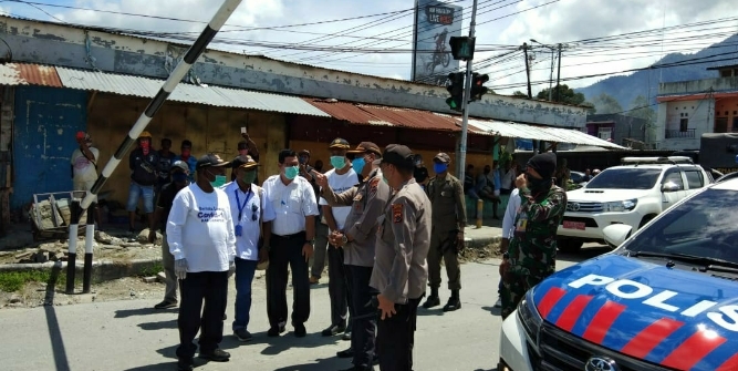 Akhiri Masa Karantina, Portal di Pasar Lama Sentani di Buka