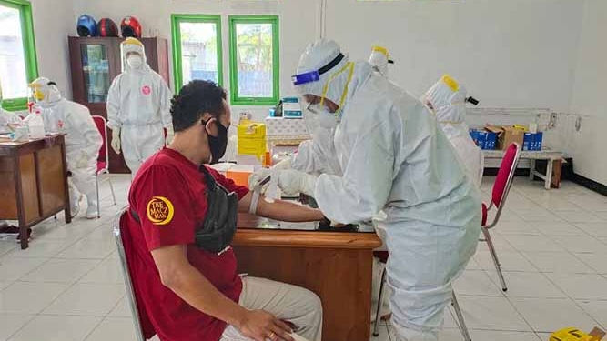 100 Warga Biak Ikut Test Repid di Puskesmas Biak Kota