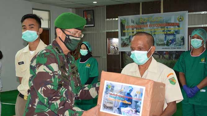 Tenaga Medis RS Marthen Indey Terima Bantuan