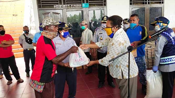 Sopir Sentani Terima Bantuan Pemkab Jayapura