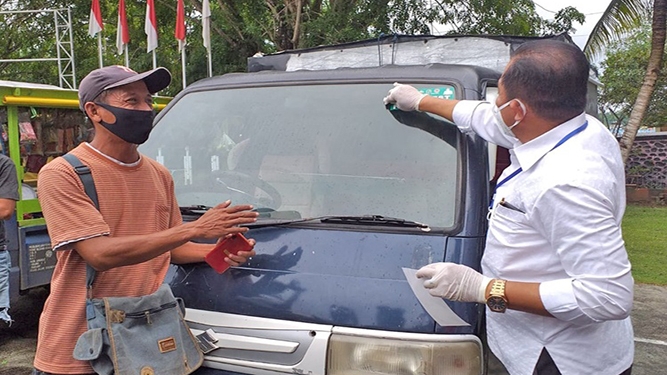 Pemkot Tandai Stiker Negativ Corona di Kendaraan Penjual Keliling