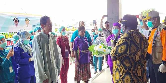 Dua Pasien Covid-19 Nabire Yang Sembuh di Pulangkan
