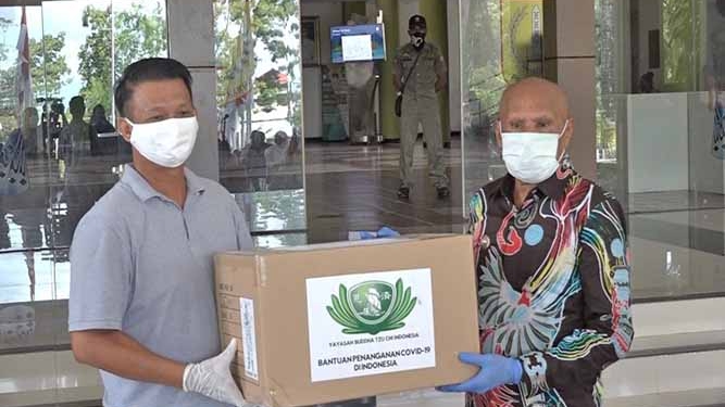 Pemkot Jayapura Terima Bantuan APD dari Buddha Tzu Chi