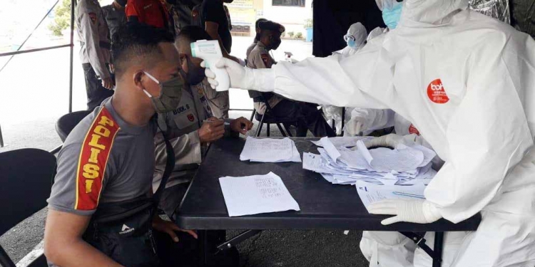Personel Polda Papua Ikuti Rapid Test Covid-19