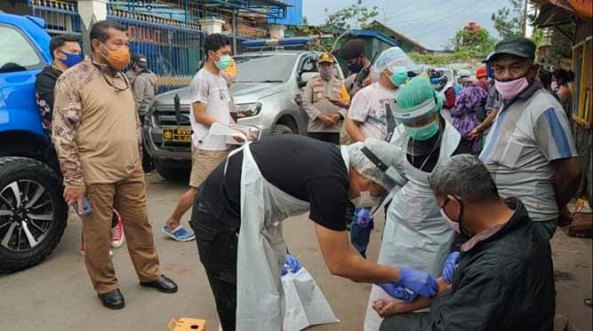 Tim Covid -19 Jayawijaya Lakukan Rapid Test Bagi Pedagang Ikan Dan Pinang