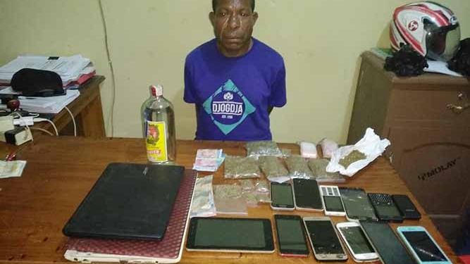 Bawa Ganja Lima Warga Keerom Ditangkap Polisi