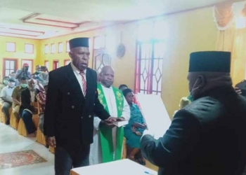 Bupati Deiyai Lantik Yan Giyai Sebagai Sekda