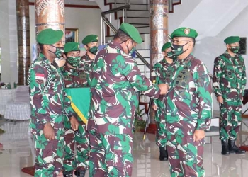 Pangdam Cendrawasih Lepas Lima Pejabat Kodam Ikut Sesko TNI dan Sertijab Dandrem 173/PVB