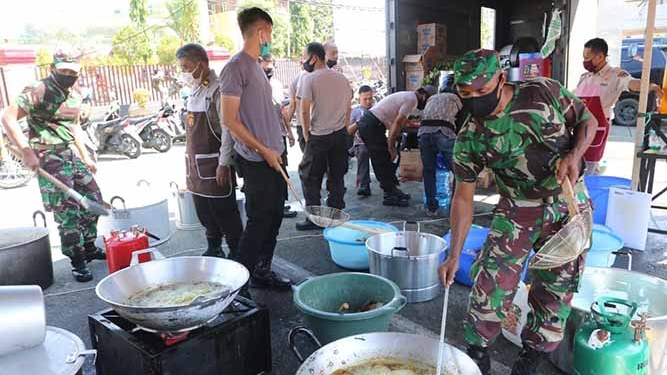 TNI-Polri Kembali Buka Dapur Umum
