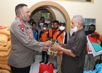 Keuskupan Jayapura Terima Paket Sembako dari Polda Papua