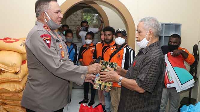 Keuskupan Jayapura Terima Paket Sembako dari Polda Papua