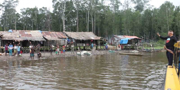 Kapolda Papua Kunjungan Kasih ke Kokonao Mimika