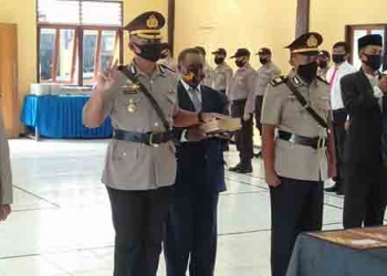 Kapolres Yapen Sertijab Dua Pejabat Utamanya