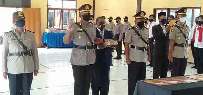 Kapolres Yapen Sertijab Dua Pejabat Utamanya