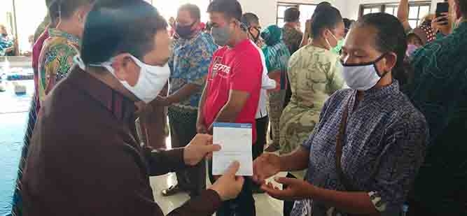 Pemkab Keerom Salurkan Bantaun Modal Usaha bagi 3.995 UMKM dan IKM