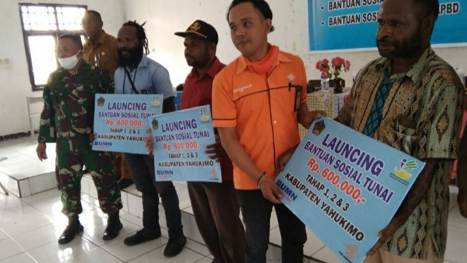 Pemda Yahukimo Salurkan Bantuan Sosial Tunai
