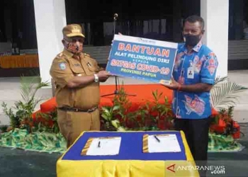 Pemprov Terima Bantuan APD Dari Bank Papua