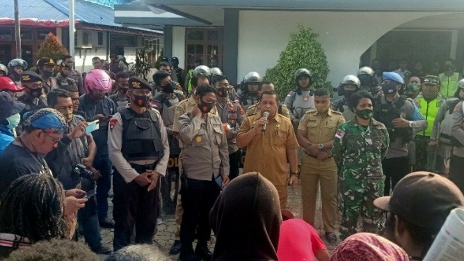 Ratusan Warga Demo Tuntut Bupati Keerom Perhatikan Aspirasi Warga Asli