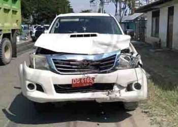 Tabrak Taksi Carry Sopir Mobil Dinas Pemkab Jayapura Larikan Diri