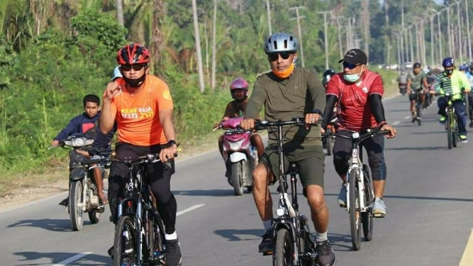 Wali Kota Jayapura Bersepeda Santai Bersama Masyarakat Peringati Hoarnas Ke-37