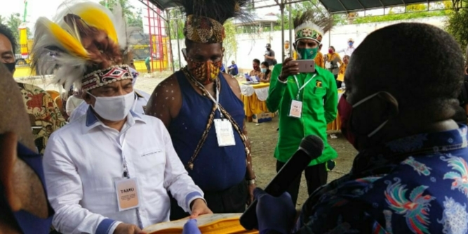 Diusung 8 Partai, Markum- Musui Daftar di KPU Keerom