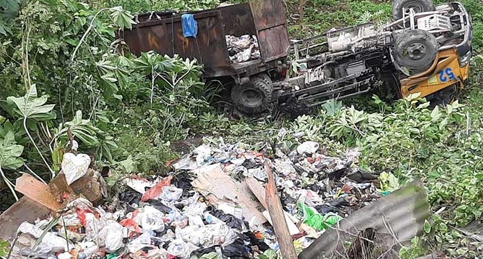 Truck DKP Tergelincir dan Jatuh Ke Jurang